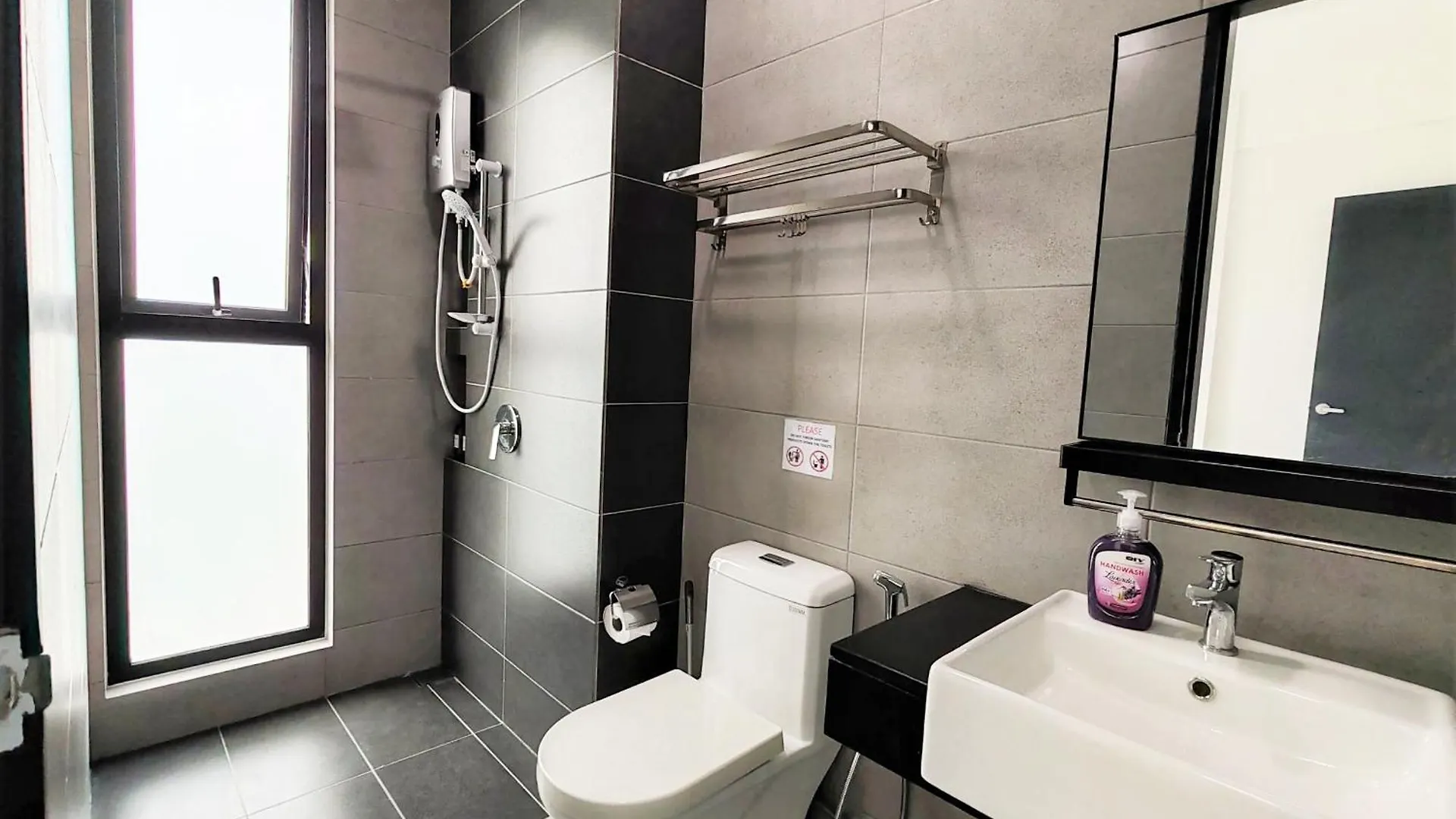Softgrey 2 Rooms Apartment, 4 Plus 2 Pax At Urban Suites Jelutong 0*,  Malaysia